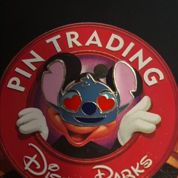 Disney Parks Pin Trading Stitch Pin - Picture 1 of 2